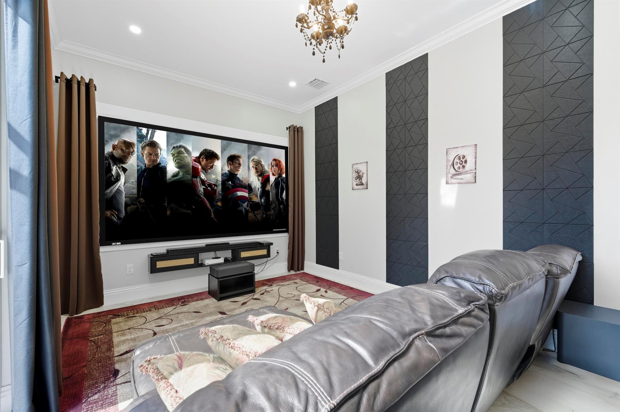 WHISPERING OAKS - Residential