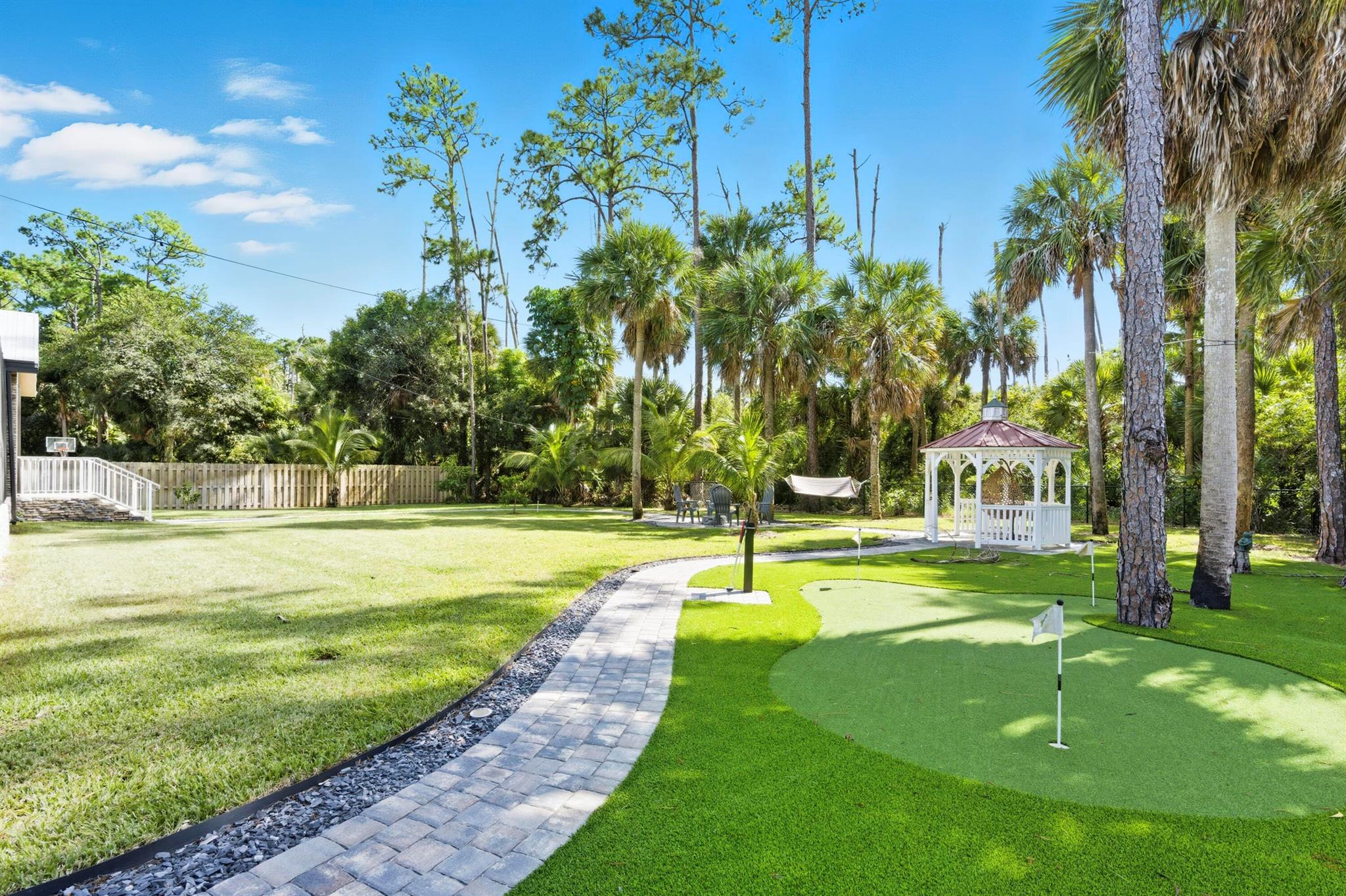 WHISPERING OAKS - Residential