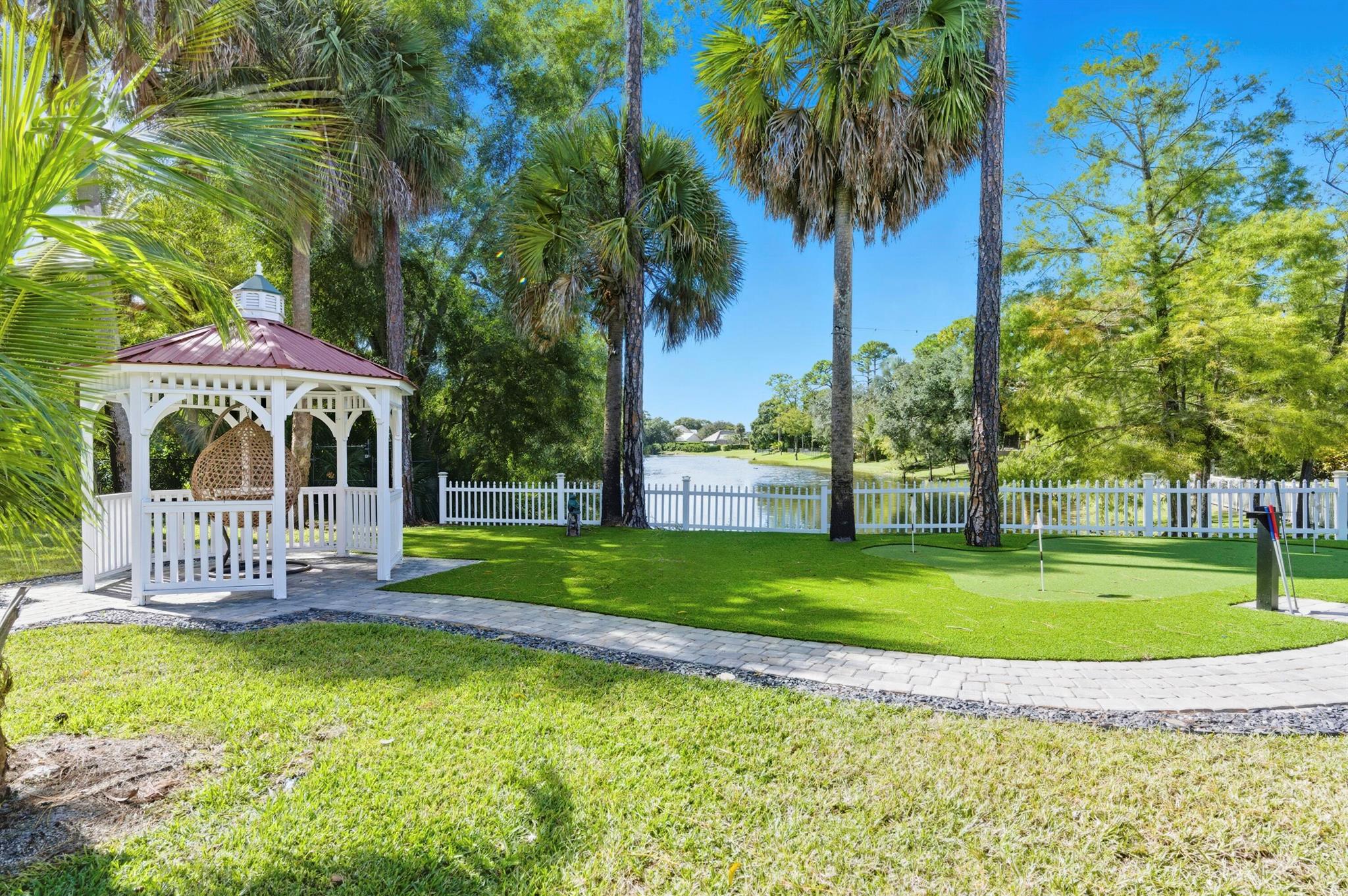 WHISPERING OAKS - Residential