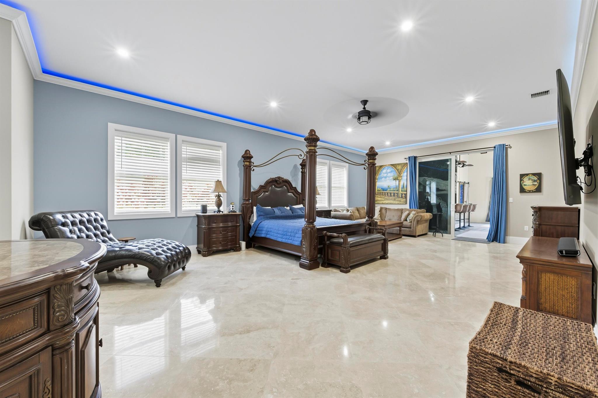 WHISPERING OAKS - Residential