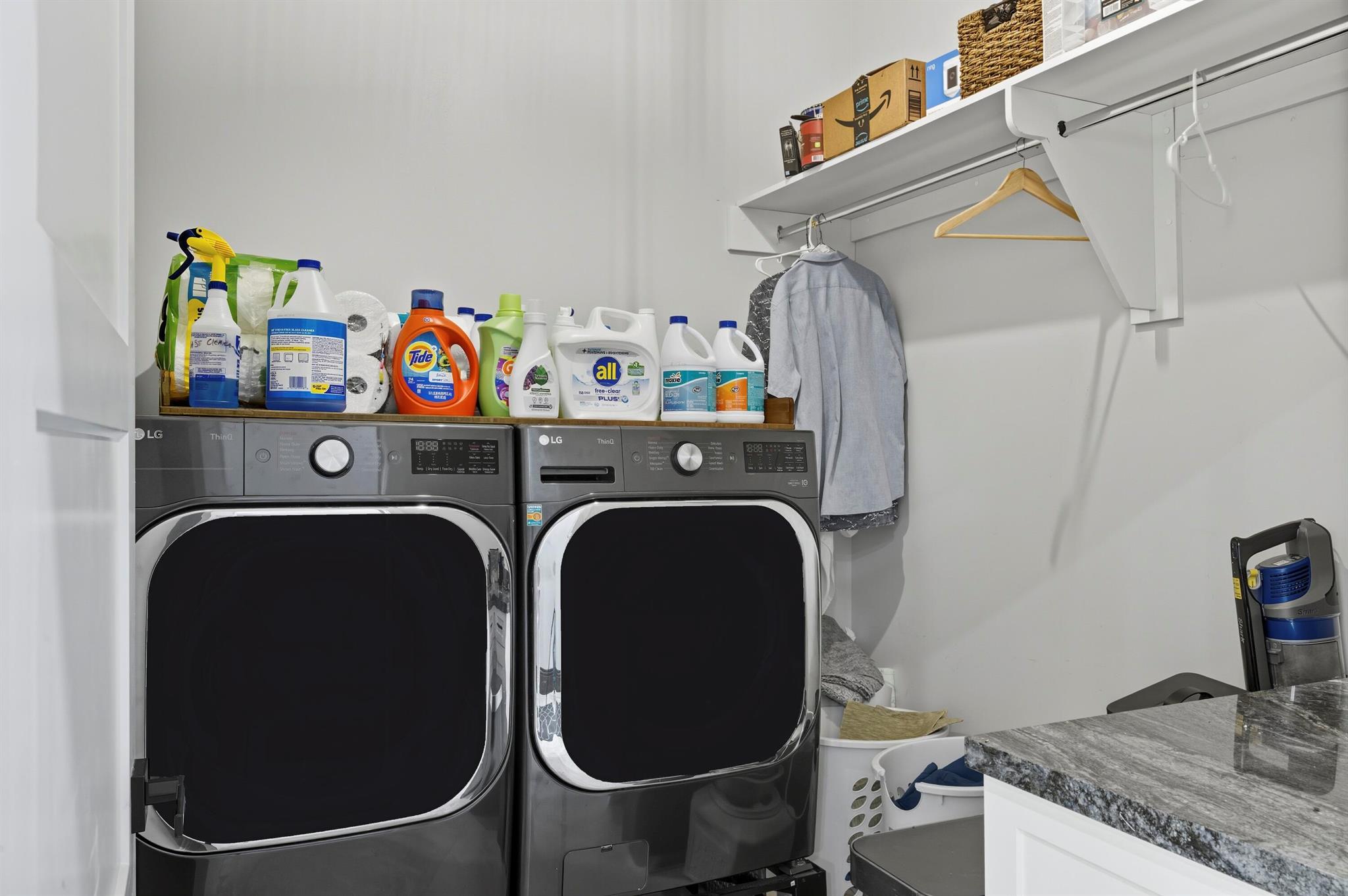 WHISPERING OAKS - Residential