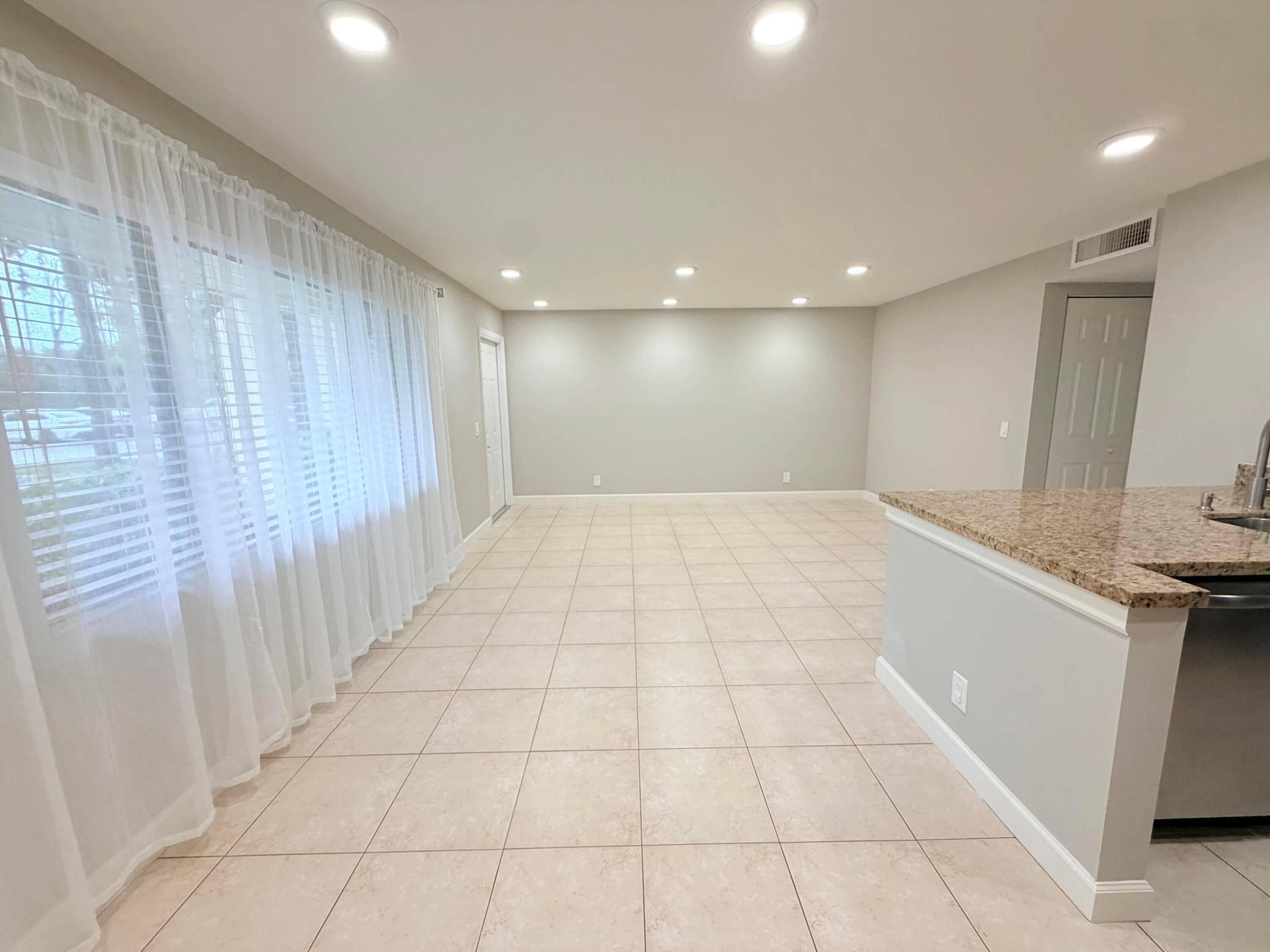 907 MEADOWS Circle
