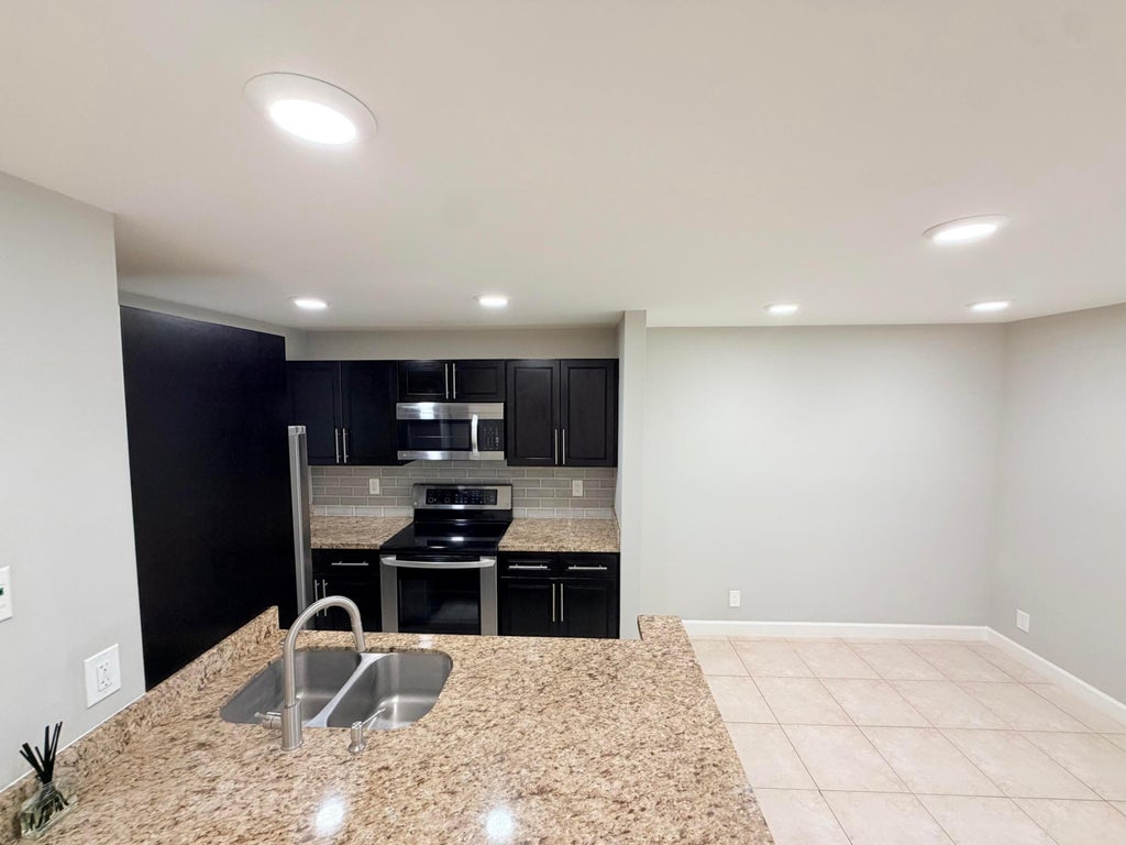 Photo of 907 MEADOWS Circle, Boynton Beach, FL 33436 (MLS # B26083193)