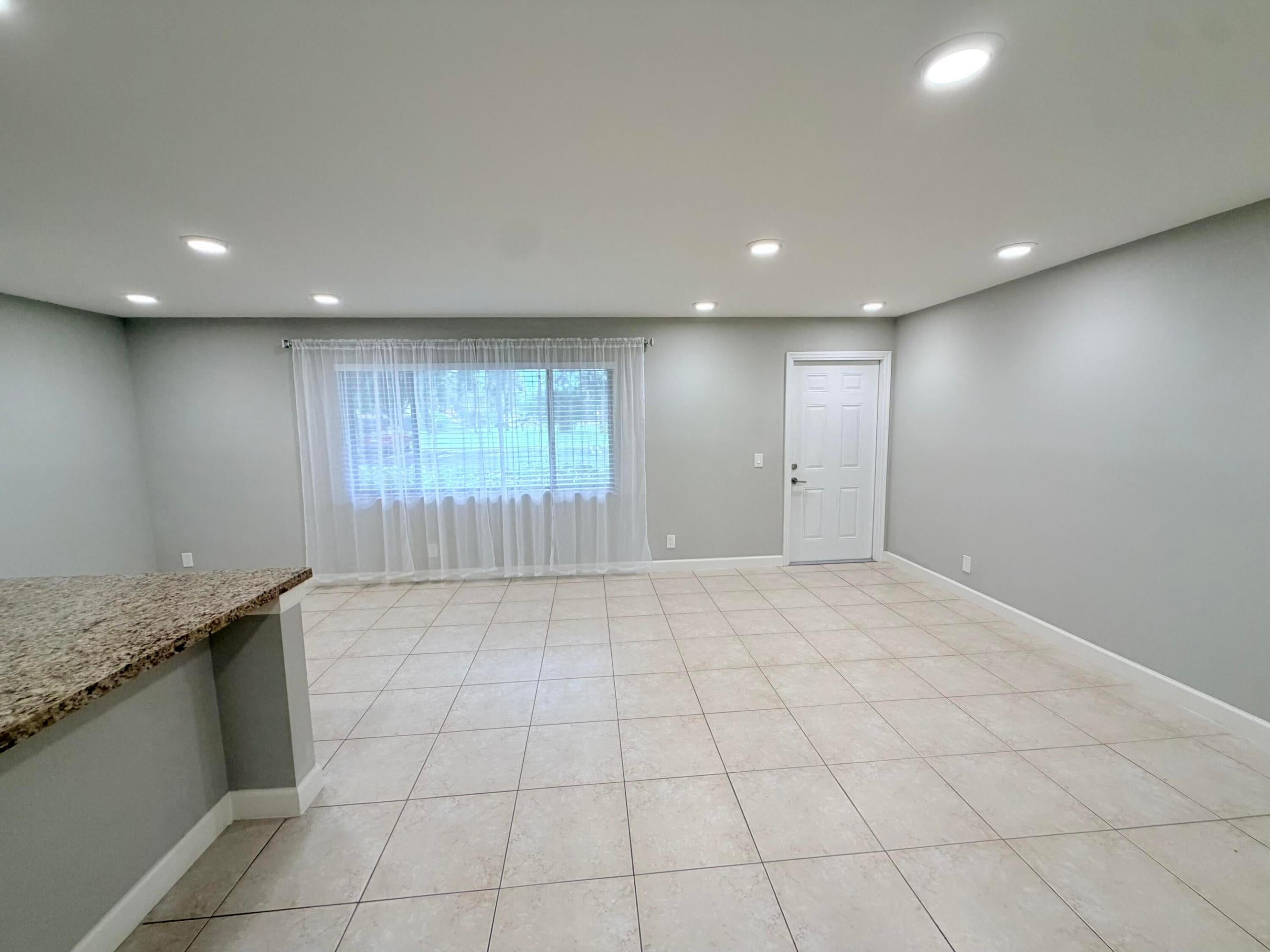 907 MEADOWS Circle