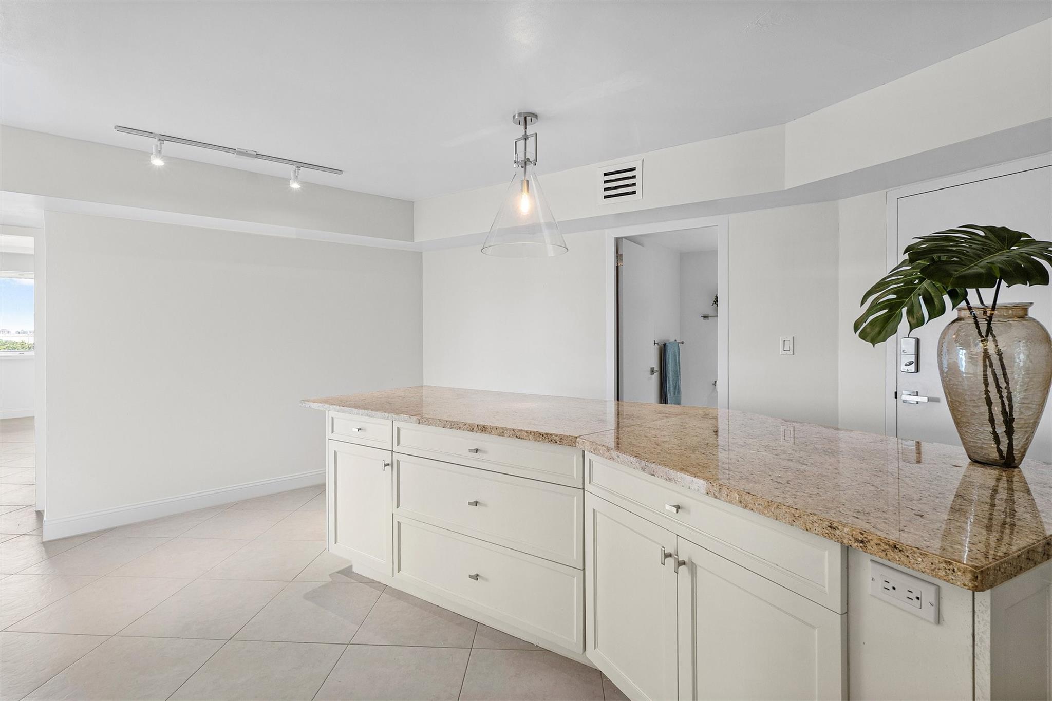 Maya Marca Condominium Ap - Residential