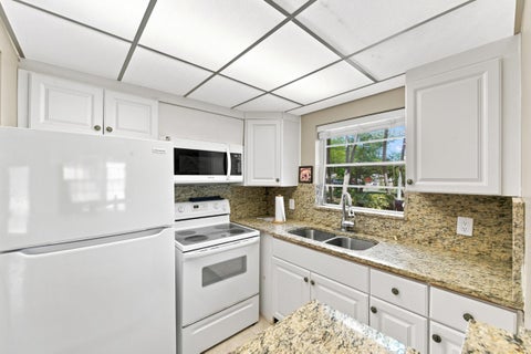Tiny photo for 489 Tilford W, Deerfield Beach, FL 33442 (MLS # B26069464)