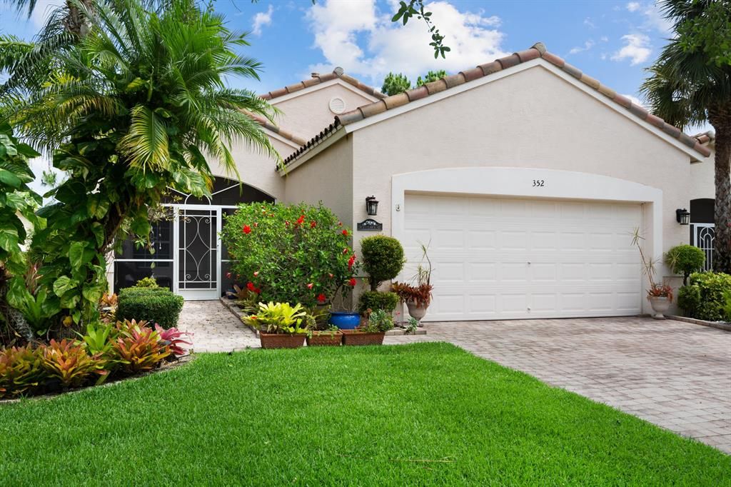 Photo of 352 NW Granville Street, Port Saint Lucie, FL 34986 (MLS # R10717012)