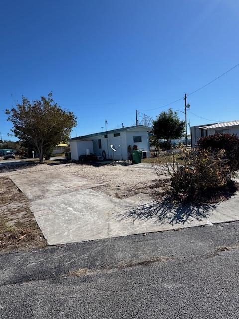 WHISPERING CREEK - Land