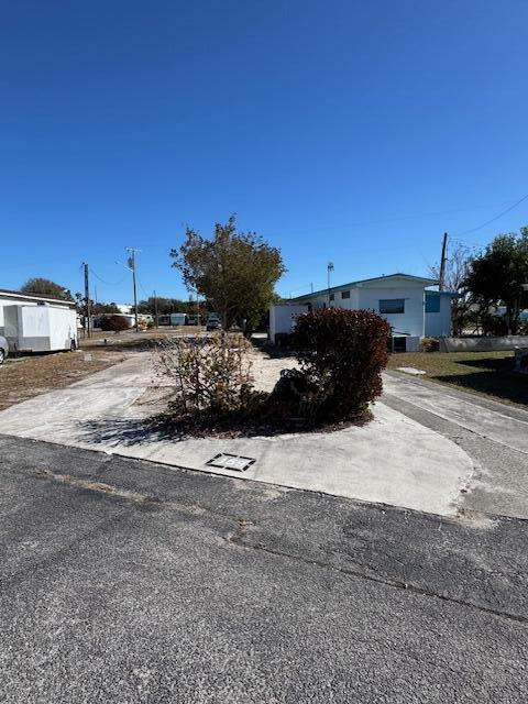 WHISPERING CREEK - Land