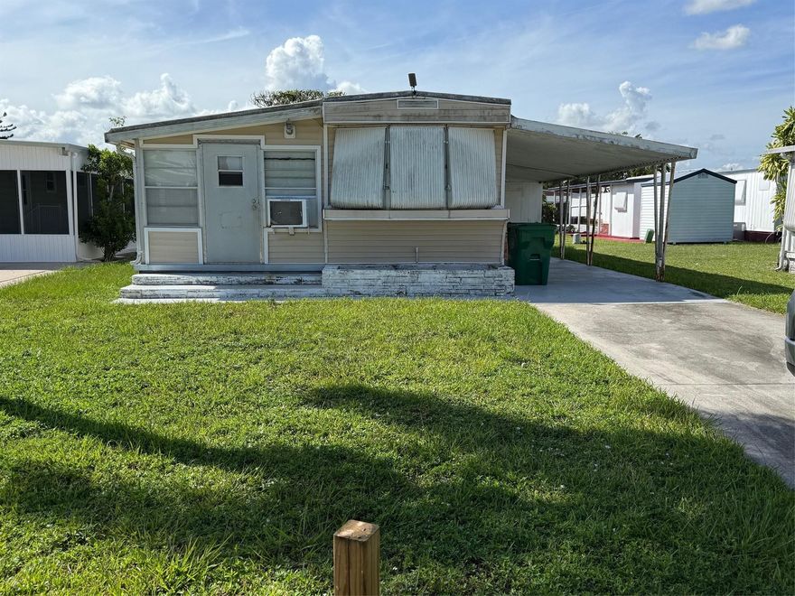 Priced to sell!! 1/1 in Park City Estates. This community features 3 clubhouses, 3 pools, 14 shuffleboard courts, Billard room and much more. This is a great site to put a new home or could put some work into the existing one.