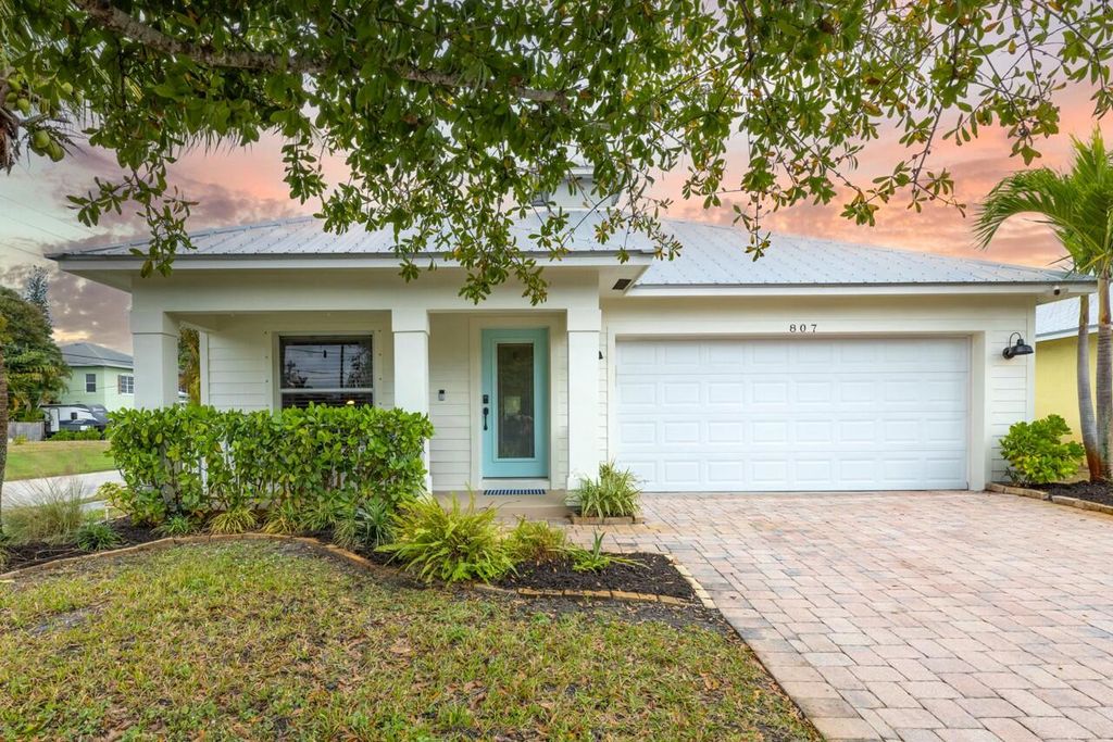 Photo of 807 SW 28th Street, Palm City, FL 34990 (MLS # R11045410)