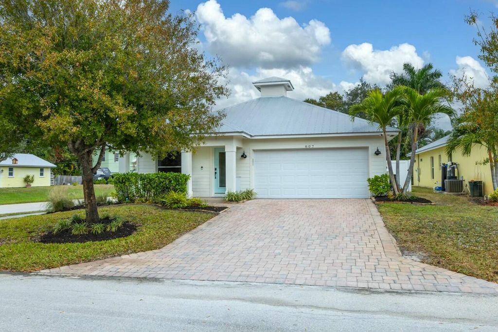 Photo of 807 SW 28th Street, Palm City, FL 34990 (MLS # R11045410)