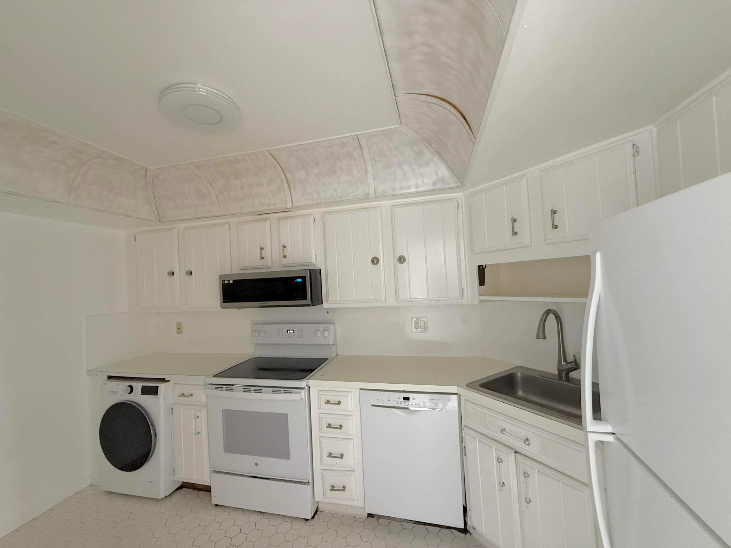 LANDS OF THE PRESIDENT CONDO 2 , - Residential Lease