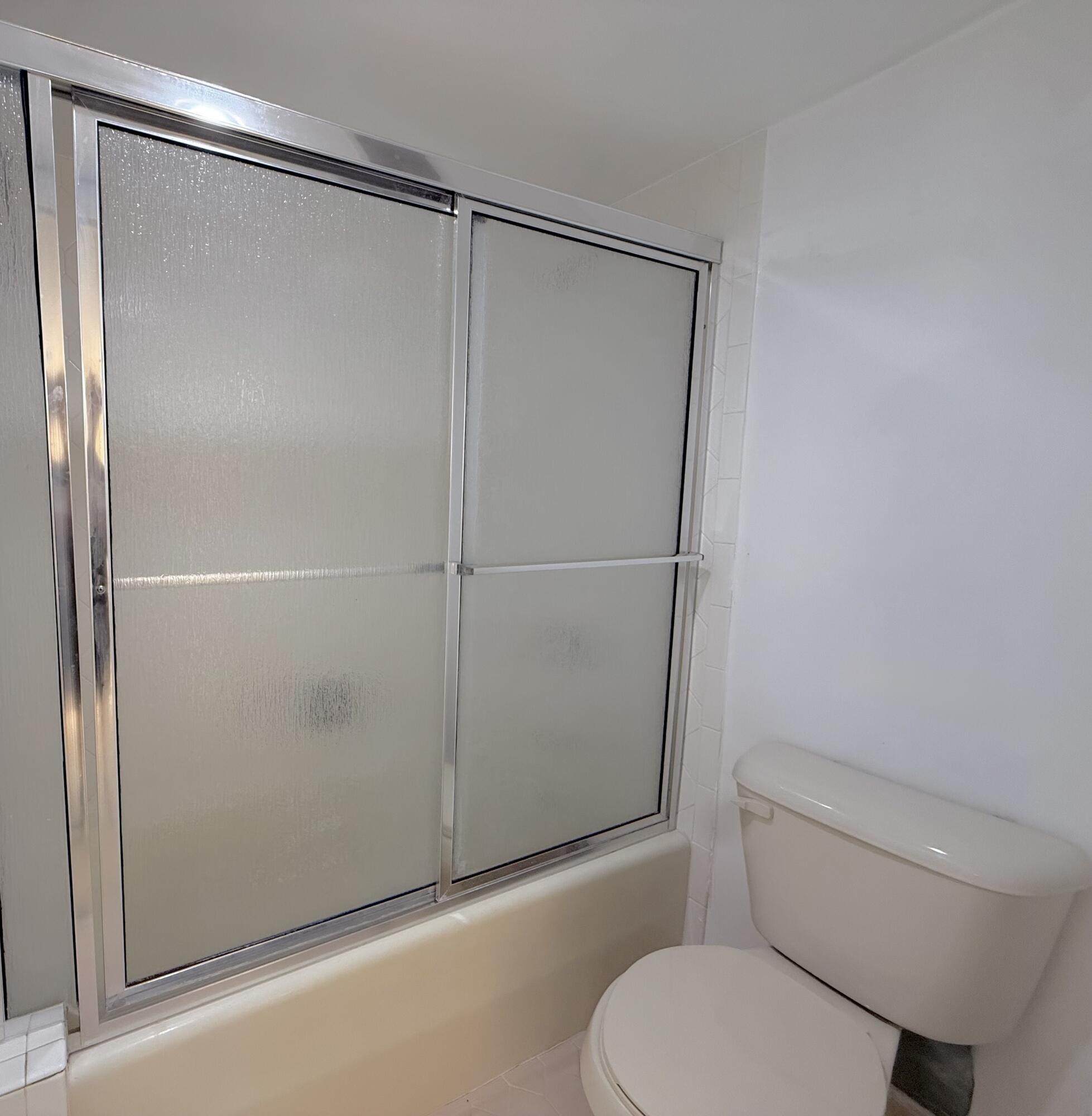 LANDS OF THE PRESIDENT CONDO 2 , - Residential Lease