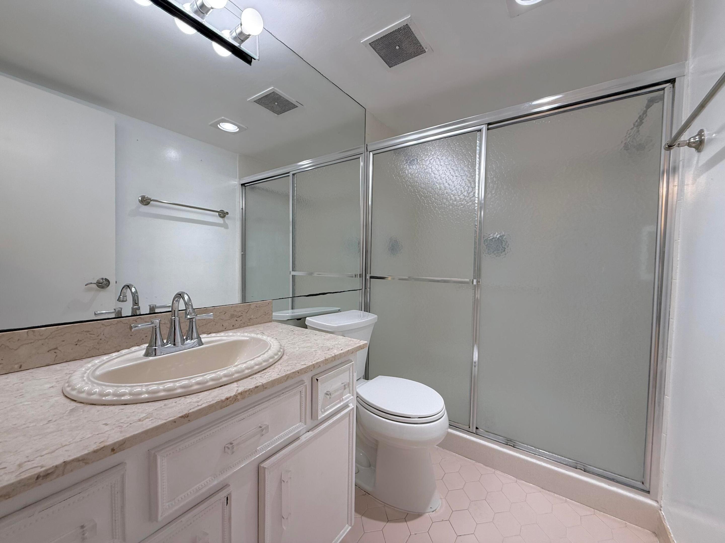 LANDS OF THE PRESIDENT CONDO 2 , - Residential Lease