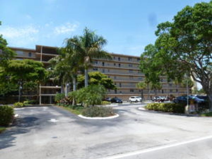 Cozy 2/2 condo located in BOCA TEECA  features an open and spacious floor-plan with lots of natural light, large bedrooms with plenty of closet space, and a bright and airy kitchen and family room. This property is centrally located - close to major roads, shopping and dining. MUST SEE! This is a Fannie Mae HomePath property.