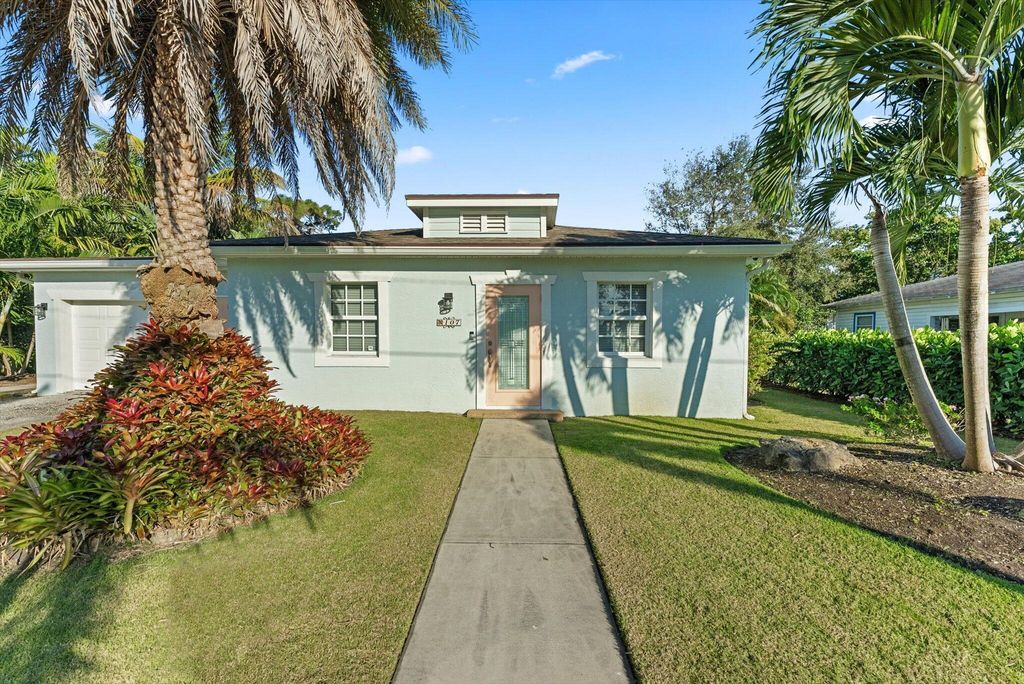 Photo of 107 NW 4th Avenue, Delray Beach, FL 33444 (MLS # R10955787)