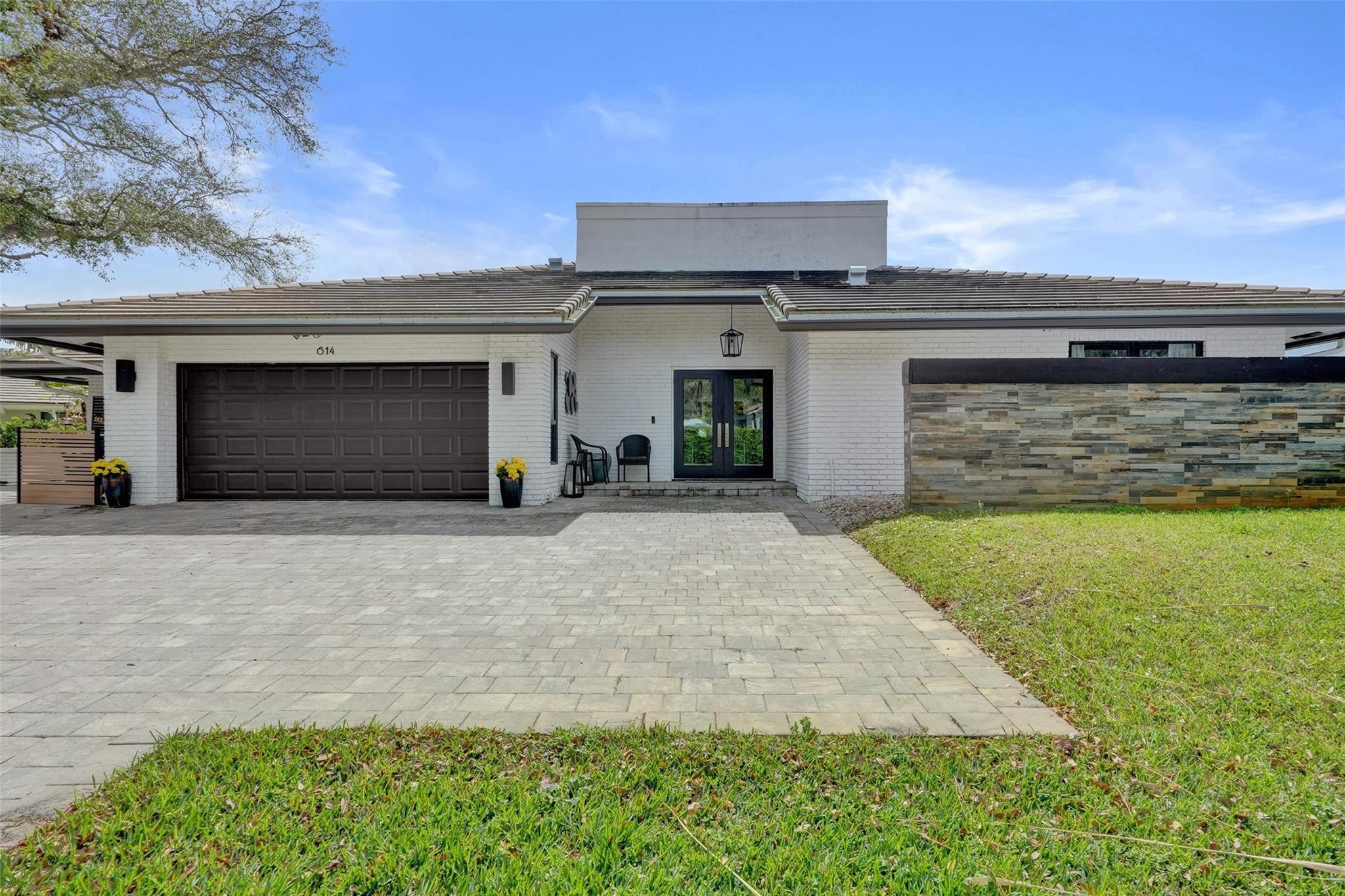 614 Lakewoode Circle W