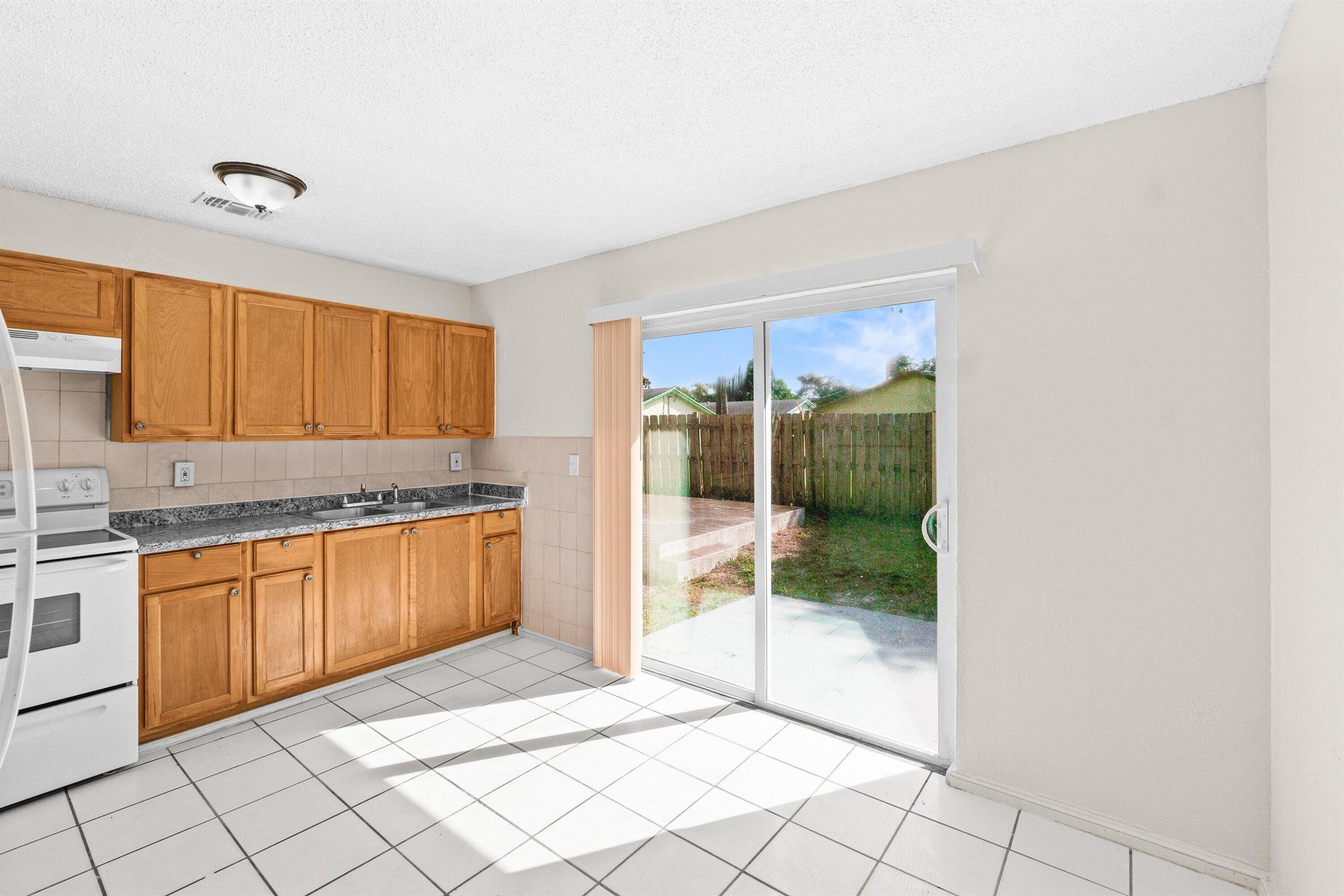 Gulfstream Apartments - Residential Lease