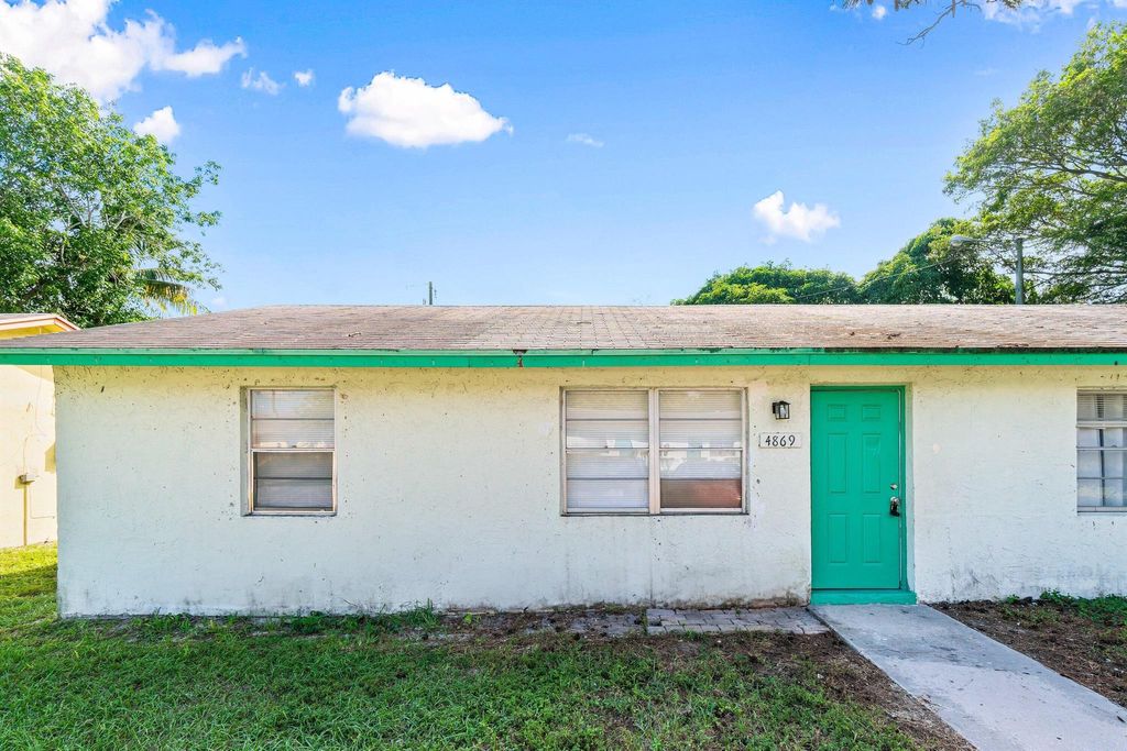 Photo of 4869 Gulfstream Road, Lake Worth, FL 33461 (MLS # R11139444)