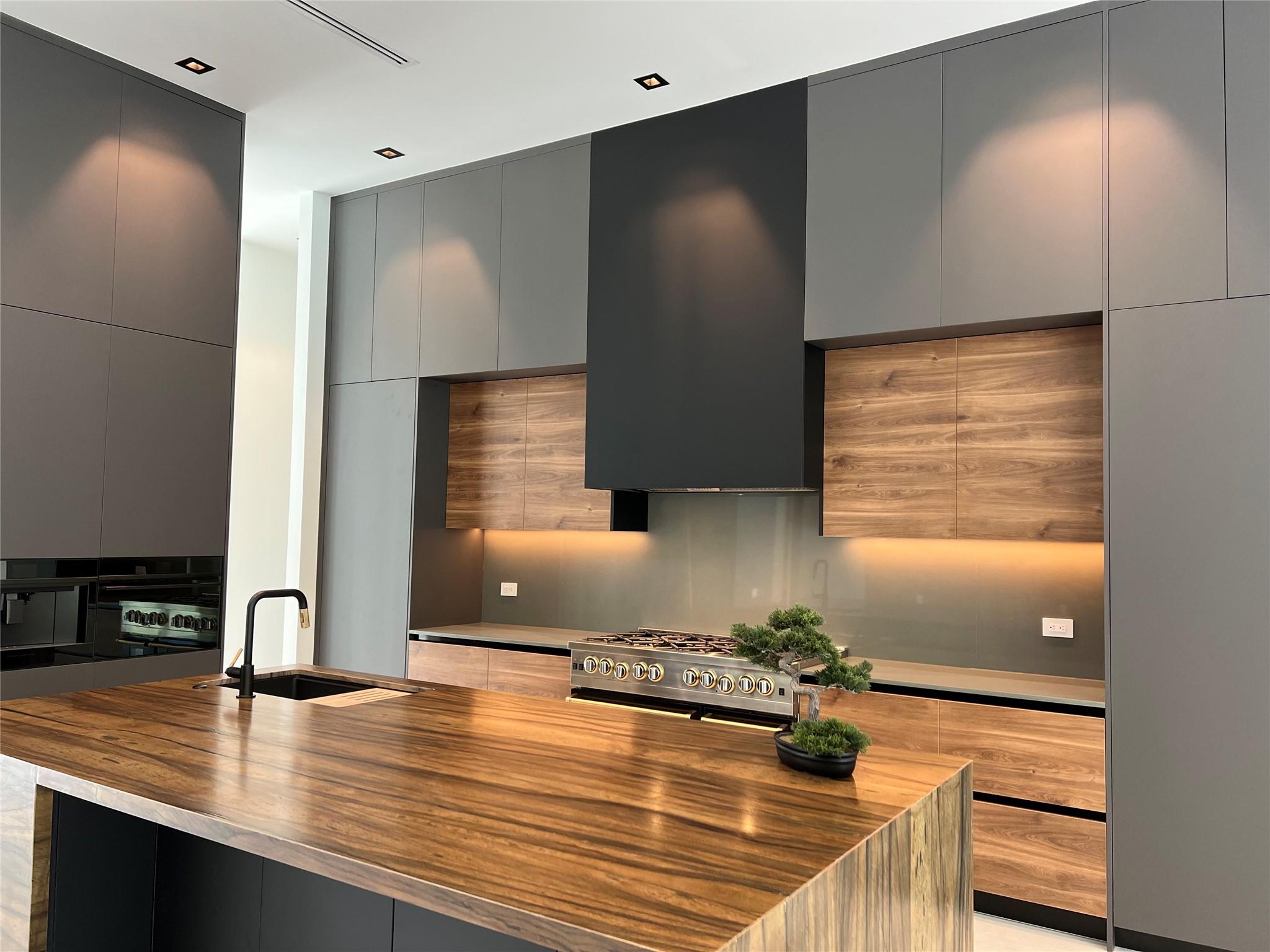 Pinecrest - Residential