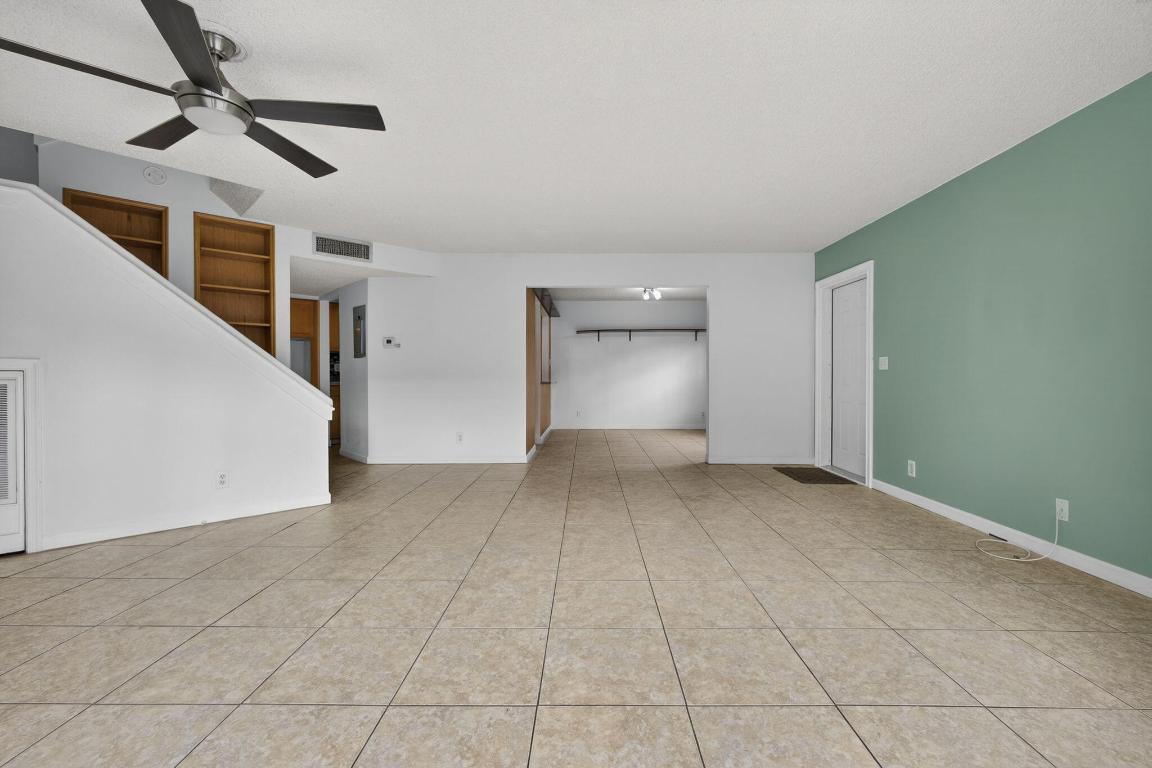 WEYBRIDGE TOWNHOMES PH I - Residential