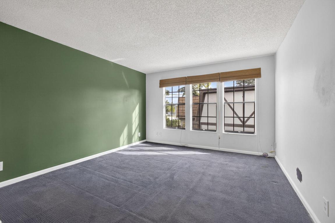 WEYBRIDGE TOWNHOMES PH I - Residential