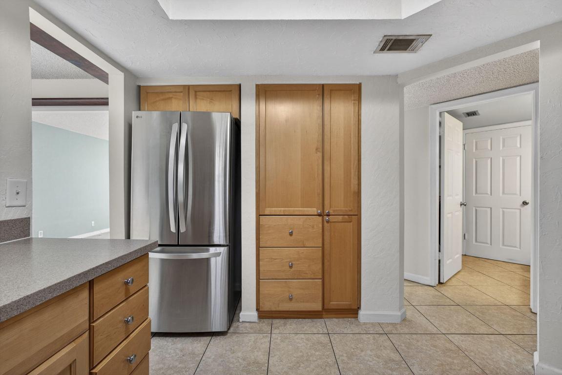 WEYBRIDGE TOWNHOMES PH I - Residential