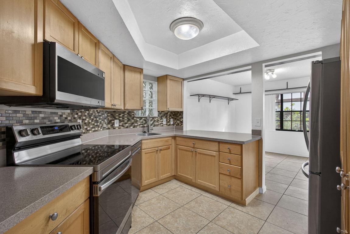 WEYBRIDGE TOWNHOMES PH I - Residential