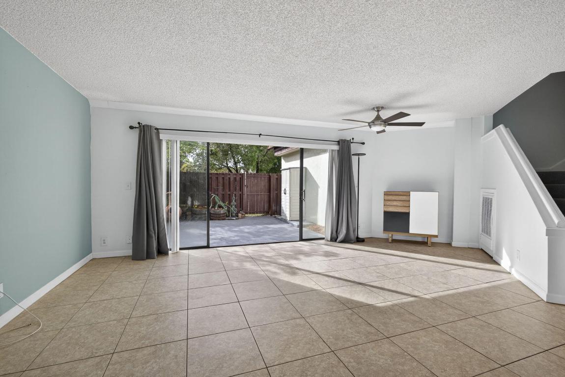 WEYBRIDGE TOWNHOMES PH I - Residential