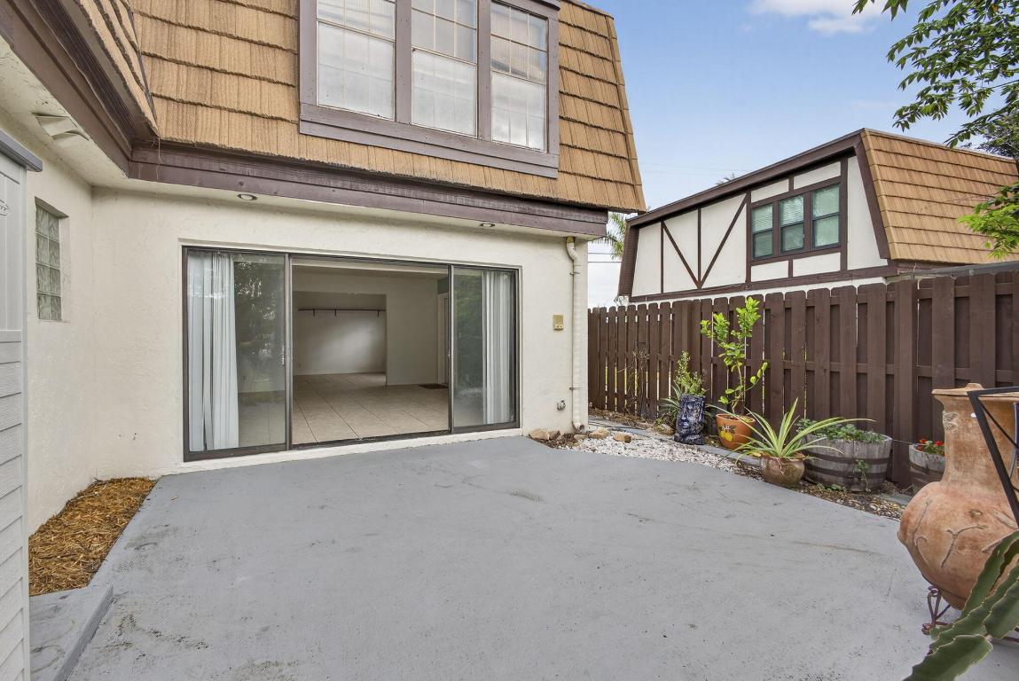 WEYBRIDGE TOWNHOMES PH I - Residential