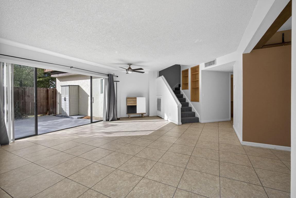 WEYBRIDGE TOWNHOMES PH I - Residential