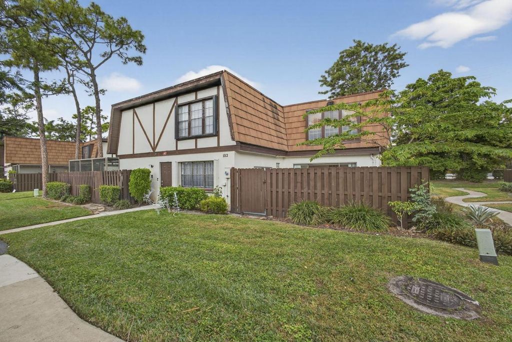 Photo of 102 Weybridge Circle #B, Royal Palm Beach, FL 33411 (MLS # R11153817)