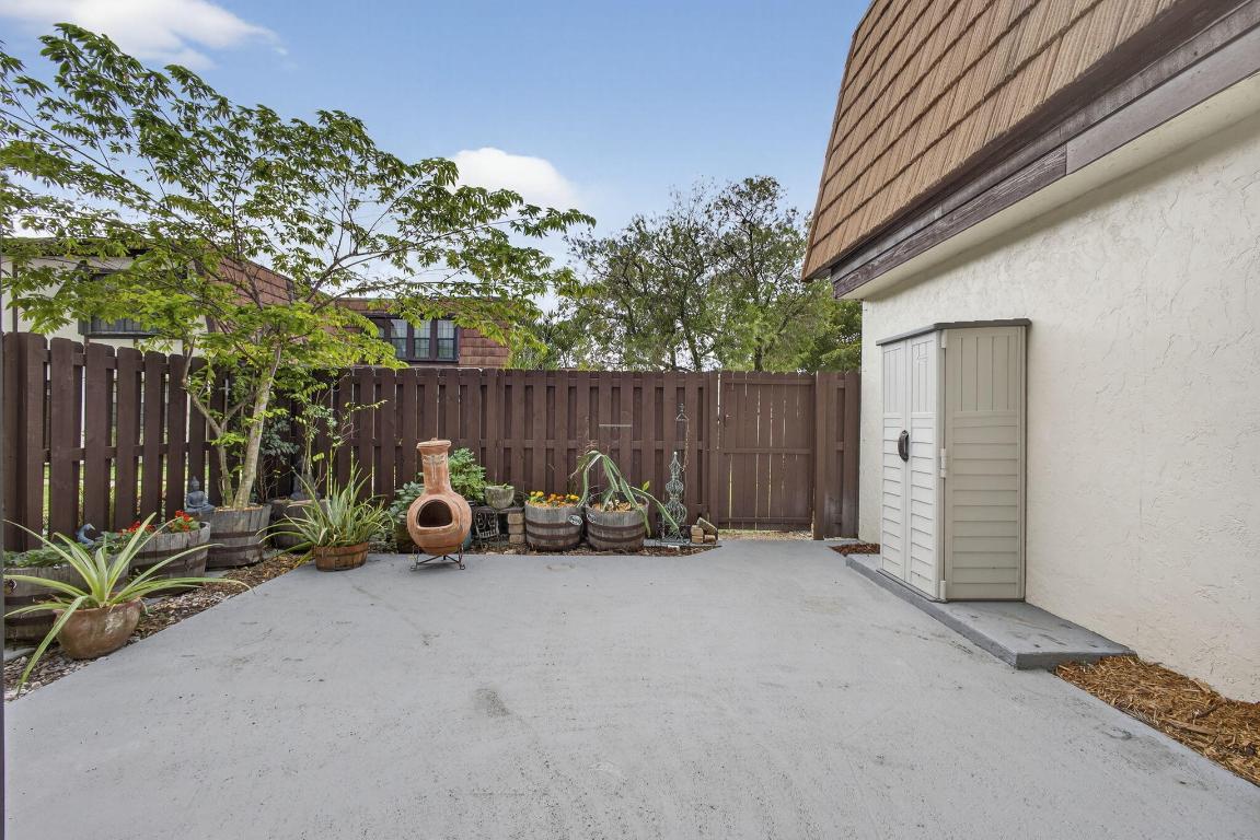 WEYBRIDGE TOWNHOMES PH I - Residential