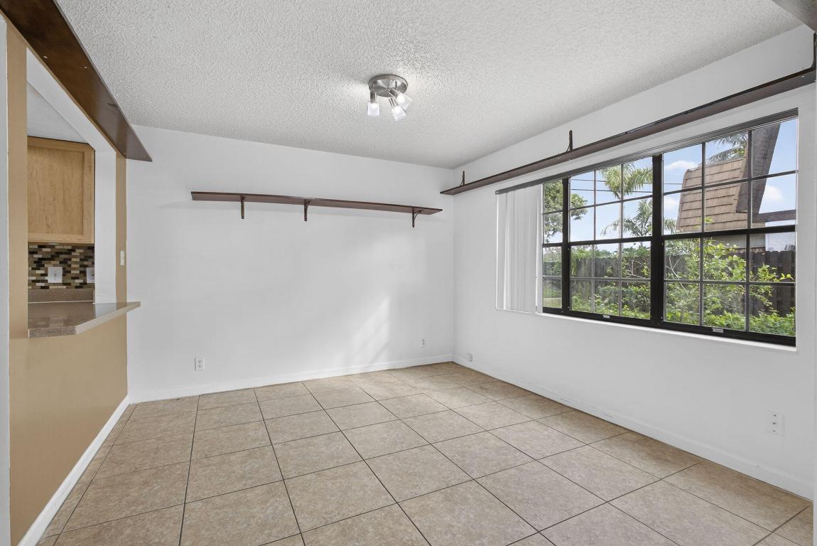 WEYBRIDGE TOWNHOMES PH I - Residential