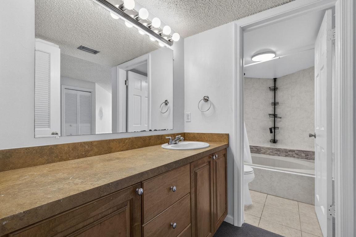 WEYBRIDGE TOWNHOMES PH I - Residential