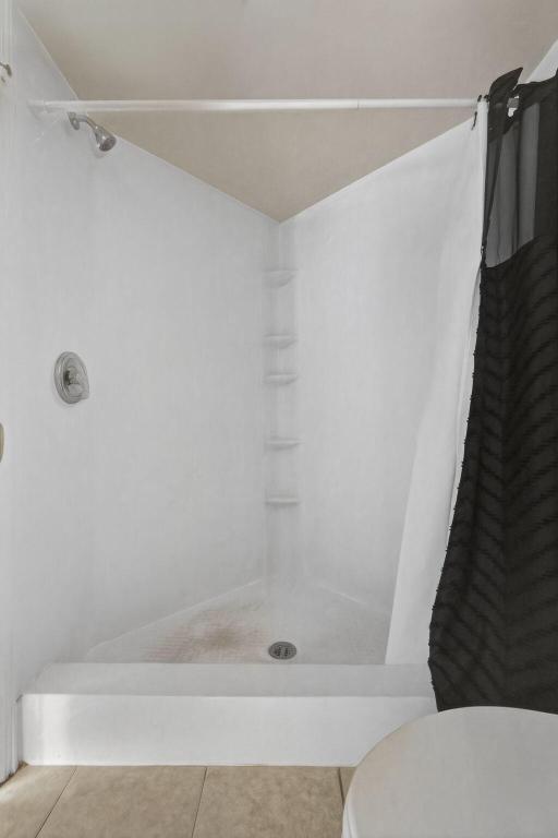 WEYBRIDGE TOWNHOMES PH I - Residential