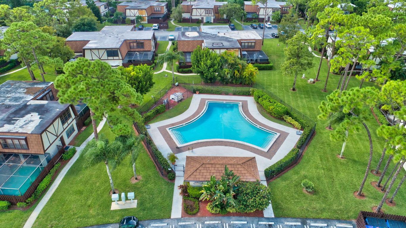 WEYBRIDGE TOWNHOMES PH I - Residential