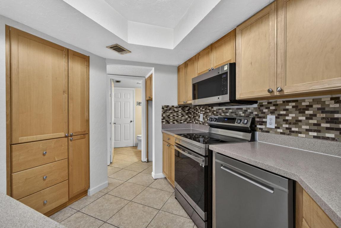 WEYBRIDGE TOWNHOMES PH I - Residential