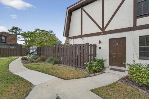 LOW HOA FEE TOWNHOUSES FOR SALE IN PALM BEACH COUNTY 102 Weybridge Circle B Royal Palm Beach FL 33411
