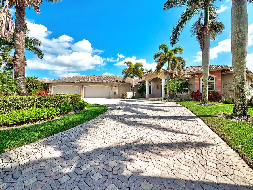 SELLER RELOCATING, SEND OFFERS. 
 BEAUTIFUL LAKEFRONT HOME ON 1.75 ACRES IN THE EXCLUSIVE SUBDIVISION OF SHERBROOKE ESTATES. THIS HOME OFFERS MILLION DOLLAR VIEWS WITH ALL THE MOST MODERN FEATURES INCLUDING A BEAUTIFUL KITCHEN WITH TOP OF THE LINE STAINLESS STEEL APPLIANCES, BUILT IN WET BAR, STATE OF THE ART LED PROGRAMMABLE MOOD LIGHTING WITH LOW ENERGY COST.  IF YOU'RE A CAR COLLECTOR THIS GARAGE WILL BLOW YOUR MIND, WITH ROOM FOR 4 PLUS CARS.  THE GROUNDS ARE PERFECT FOR ENTERTAINING WITH A LARGE POOL OVERLOOKING THE LAKE. COME SEE THIS BEAUTIFUL HOME WITH LOW FEE'S IN THE MOST DESIRED AREA; A REAL GEM.This  can be  a turnkey  home  all  furniture is  negotiable. All window  treatments stay  with home.