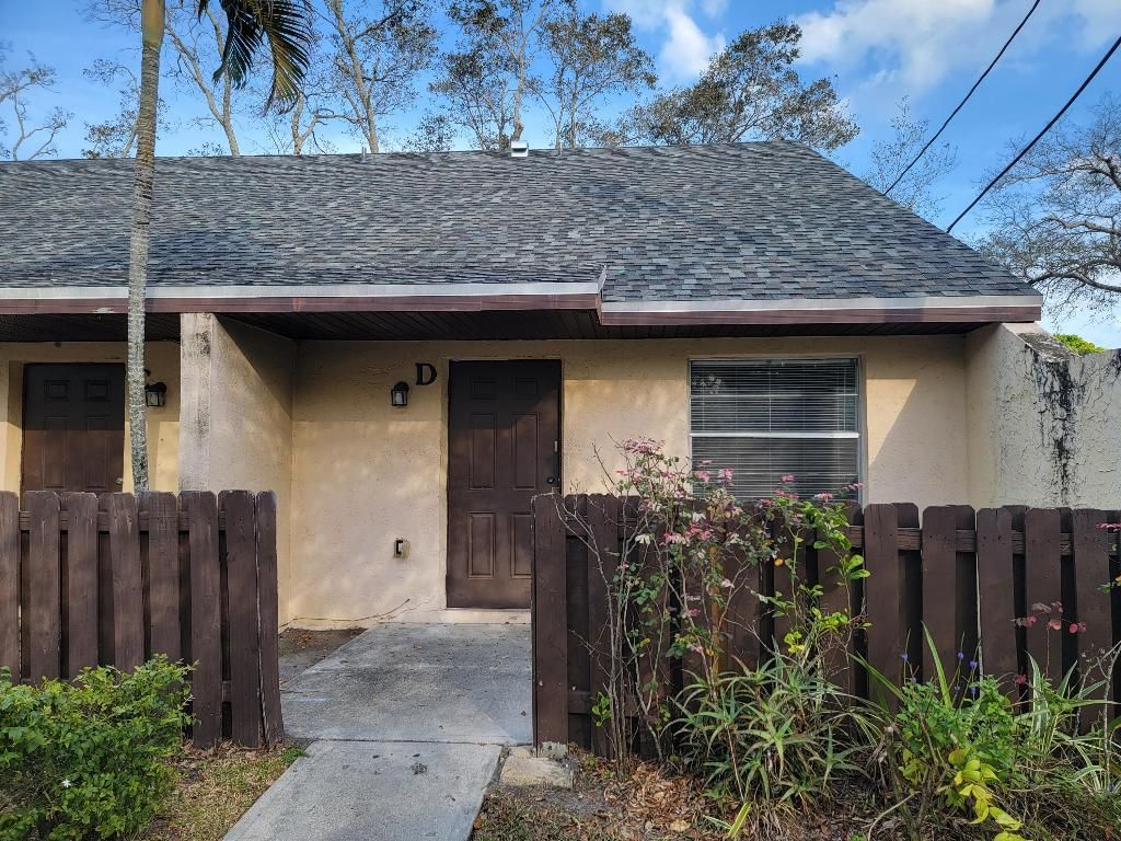 Photo of 2005 Oleander Boulevard #Apt D, Fort Pierce, FL 34950 (MLS # R10960594)