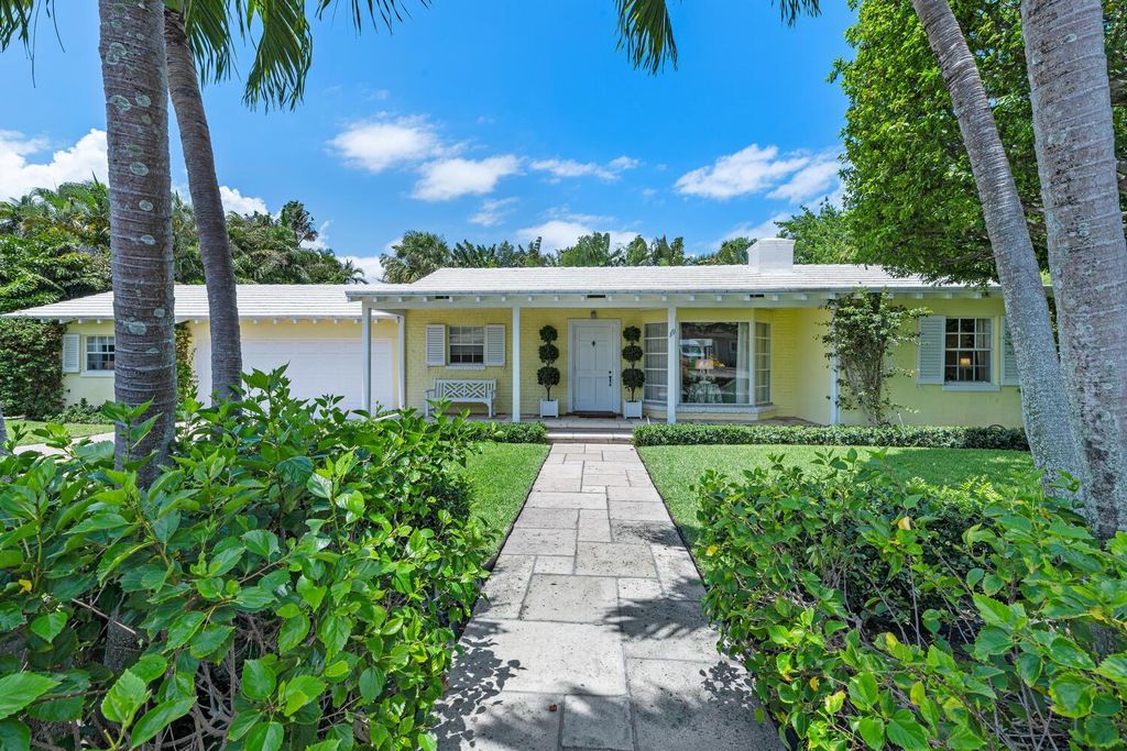 Photo of 119 Seagate Road, Palm Beach, FL 33480 (MLS # R10893419)