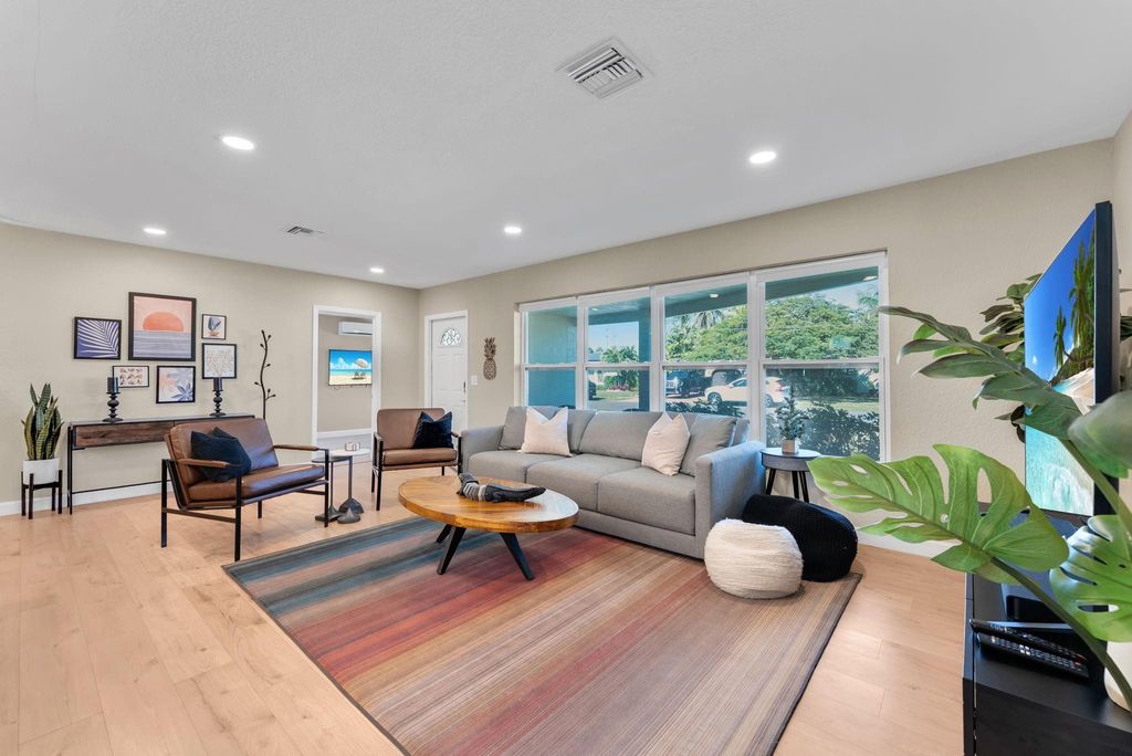 Photo of 190 NE 21st Street, Boca Raton, FL 33431 (MLS # F10549989)