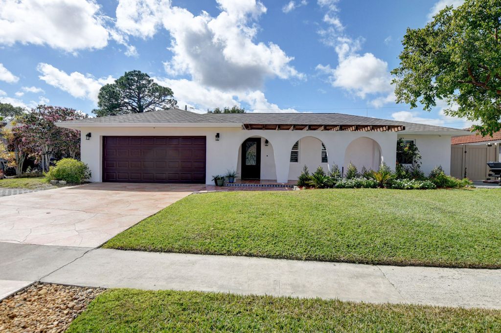 Photo of 2539 SW 12th Street, Boynton Beach, FL 33426 (MLS # R10774484)