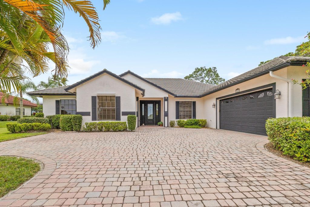 Photo of 18638 SE Old Trail East Drive E, Jupiter, FL 33478 (MLS # R10935232)