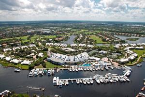 ADMIRALS COVE - Residential