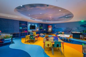 ADMIRALS COVE - Residential