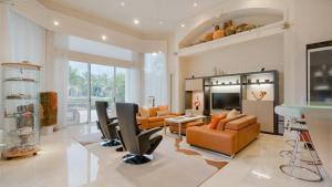 ADMIRALS COVE - Residential