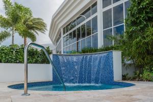 ADMIRALS COVE - Residential